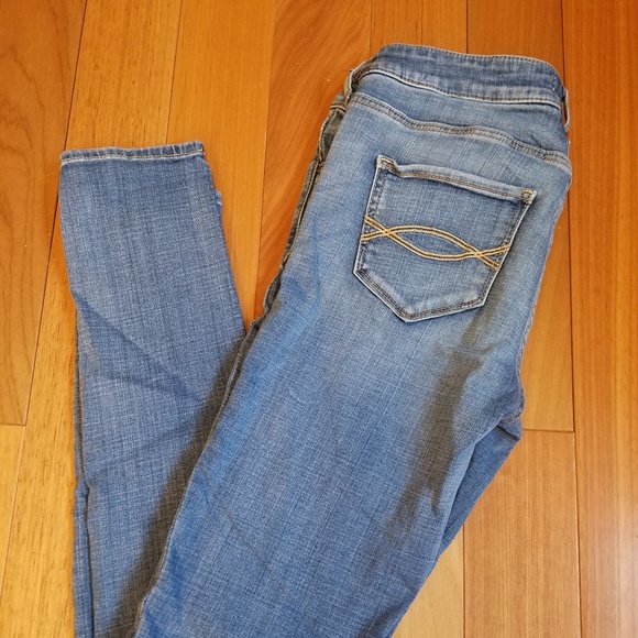 Abercrombie & Fitch Denim - Abercrombie and Fitch Skinny Jeans 4R Abercrombie & Fitch Denim - Abercrombie and Fitch Skinny Jeans 4R